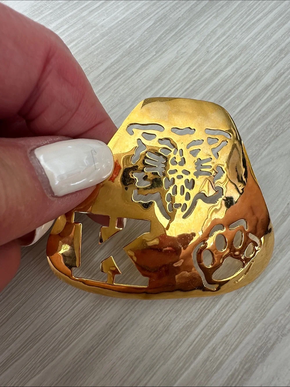 UK Gold-tone Tiger Cutout Pin Brooch - Bold Statement Accessory